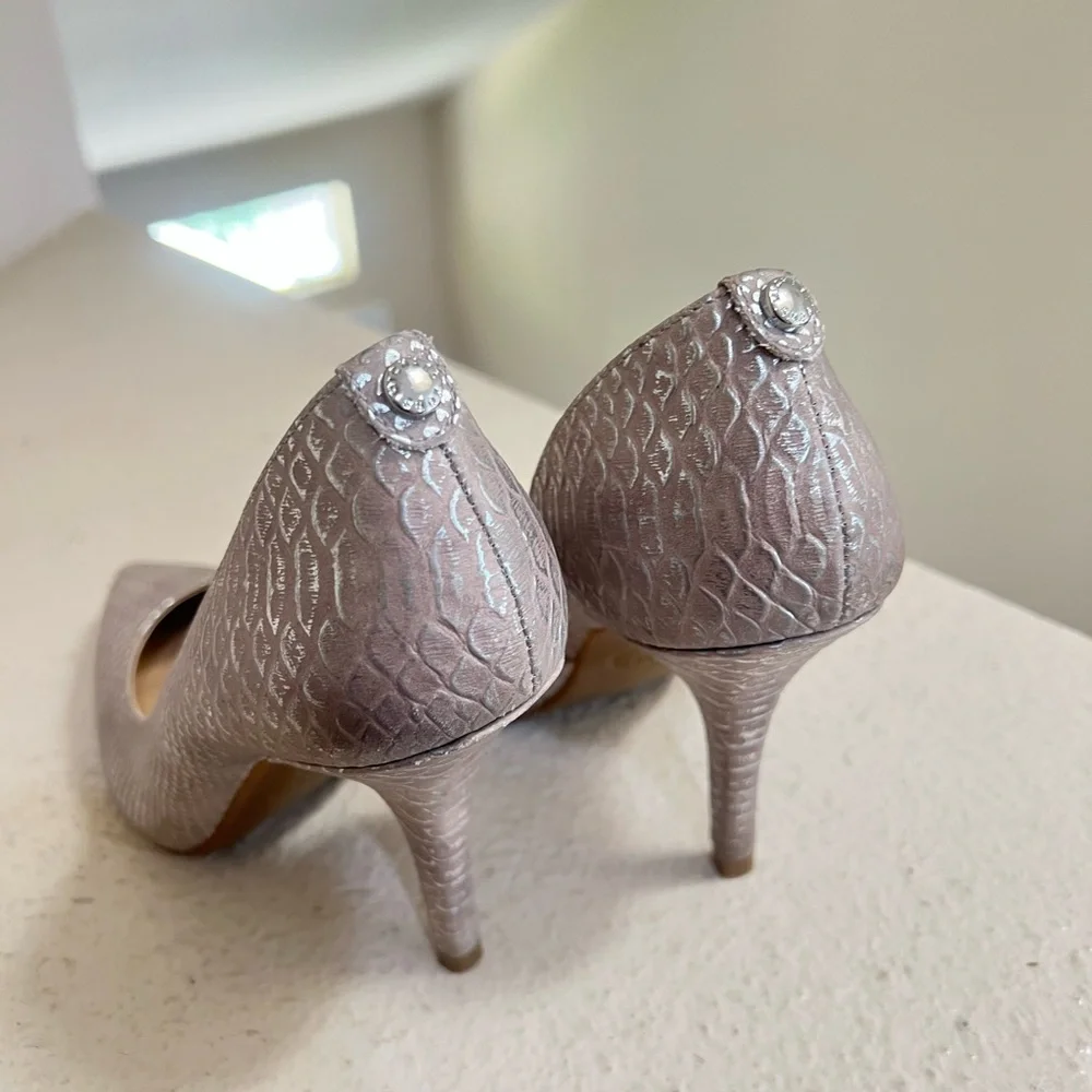 Michael Kors Nathalie Flex‎ High Pump Metallic Embossed Leather Silver Size 5.5